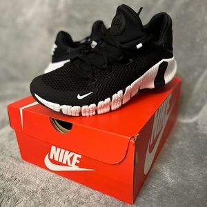 Brand : Nike Size: US6.5 Status: Semi-New No Box Included